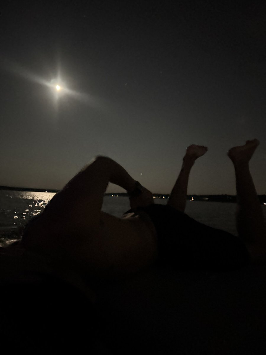 iamxavij's tweet photo. Baby, would you like to spend the night? https://t.co/TOyRRrFYxp