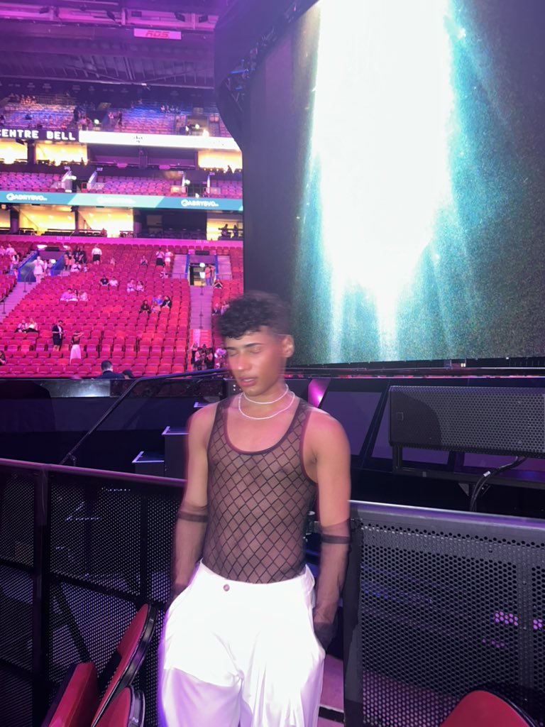 trapvogue's tweet photo. the boy // the view :)) https://t.co/8jHHz0MZXV