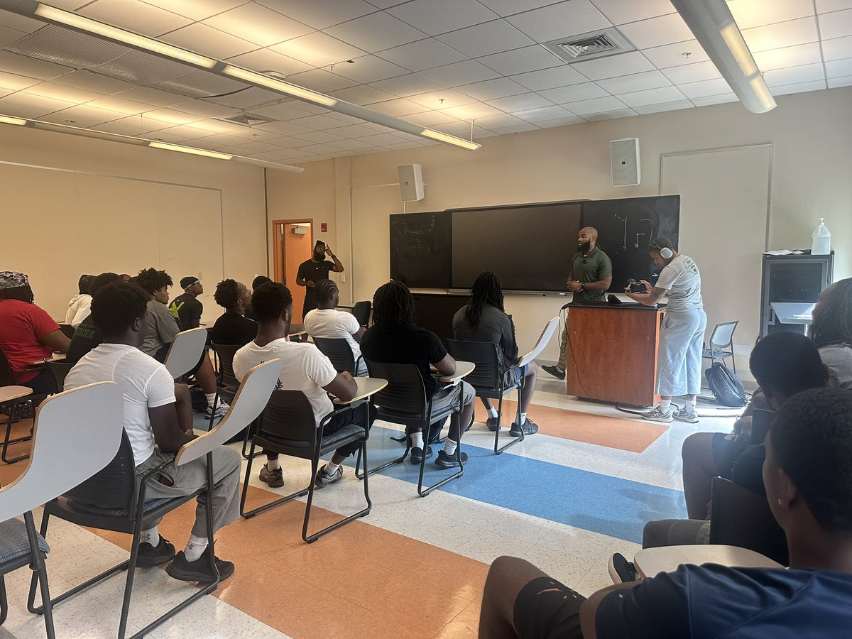 CoachtanQ's tweet photo. We had a great forum today on Leadership and Trust. It was a great day at the DEN. #DETF #THEL1ONWAY🦁 https://t.co/ALUTQmpazr