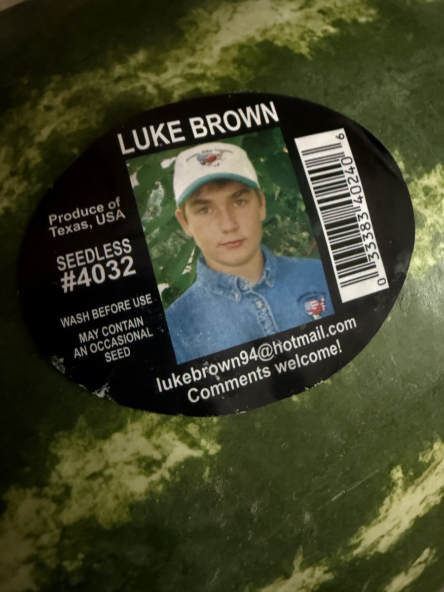 hannahityfair2's tweet photo. Ain’t ever seen a fruit sticker like this in my life https://t.co/VpS3kUo35e