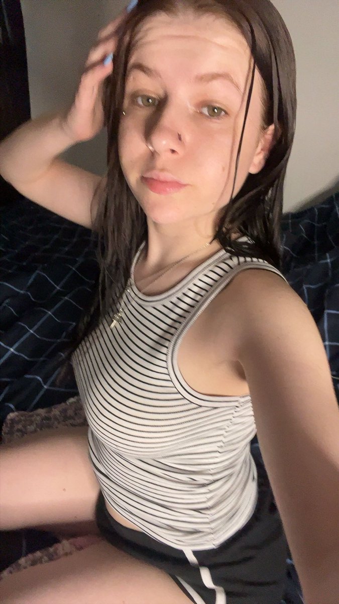 tinyprincessk's tweet photo. going live on LF .. come join me 😉 https://t.co/pAMwpZr4ho