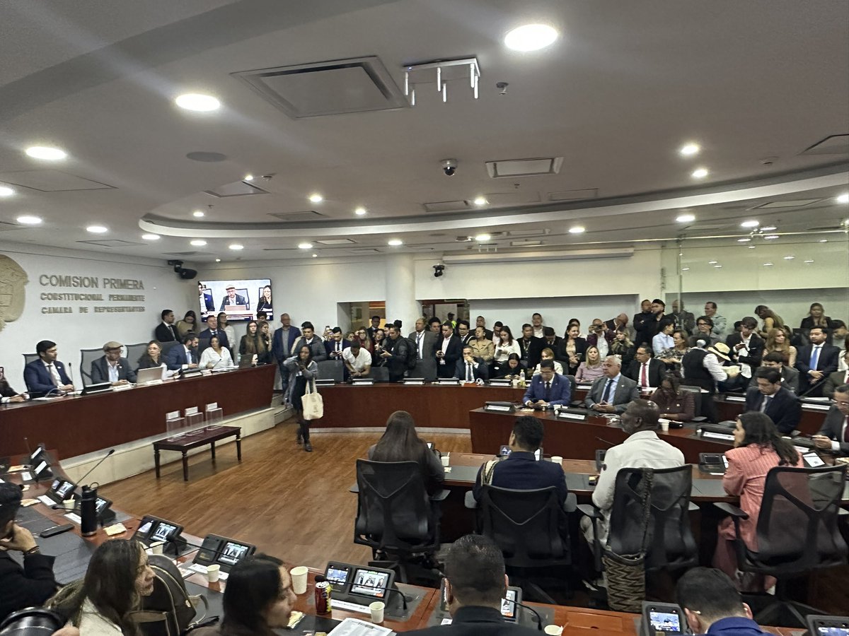 CamaraColombia's tweet photo. Atención | El presidente de @CamaraColombia, @NicolasBarguil, ha instalado la #ComisiónPrimera. 

De esta manera se realizará la elección de la mesa directiva para la legislatura 2026 - 2027. https://t.co/8t6Mqb3CWT
