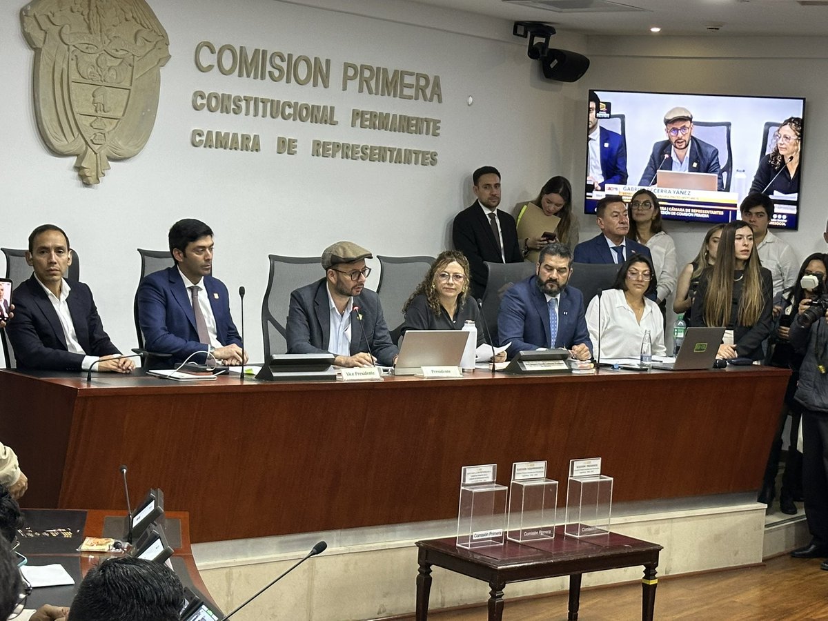 CamaraColombia's tweet photo. Atención | El presidente de @CamaraColombia, @NicolasBarguil, ha instalado la #ComisiónPrimera. 

De esta manera se realizará la elección de la mesa directiva para la legislatura 2026 - 2027. https://t.co/8t6Mqb3CWT