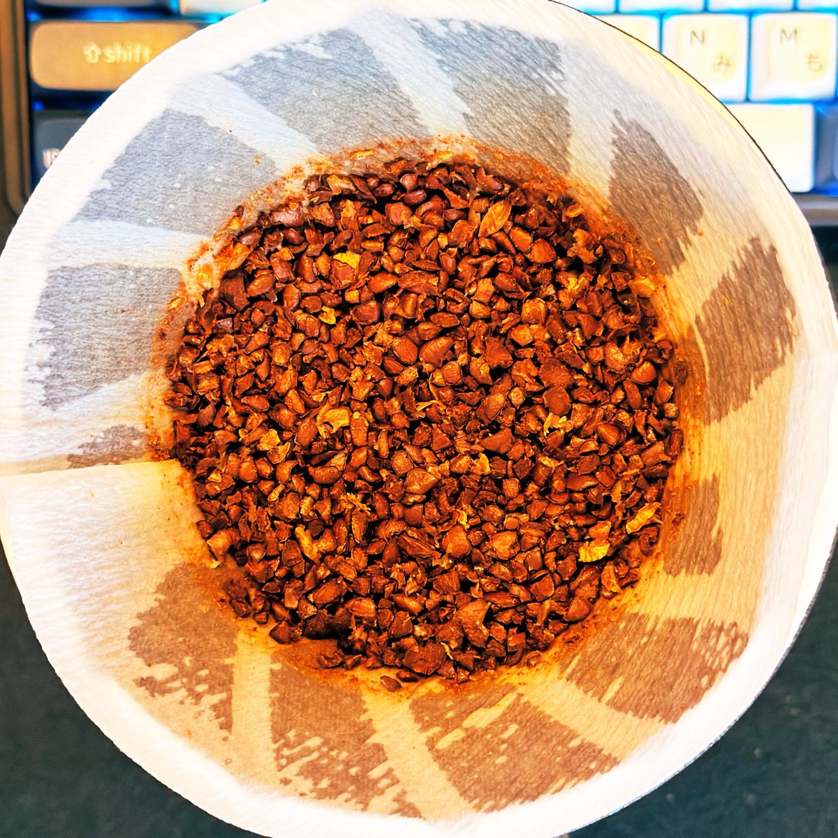 sheepwing_5's tweet photo. 今日の特異点。(1:22)
浅煎りだと二味違うKenya👍🏻冷(覚)めるとYABAI
#coffee #PHILOCOFFEA #437Kenya #HARIO #AlphaDripper https://t.co/RTO3n0FcZ2