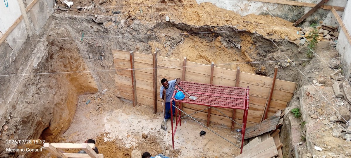 MeetanoConsult's tweet photo. Un Mercredi désaxée par le boulot 😨
#Nousconstruisonsdurablement 
#Ingenieurdelaville 
Axe au bureau          Axe sur chantier https://t.co/jIVhApA4Kb