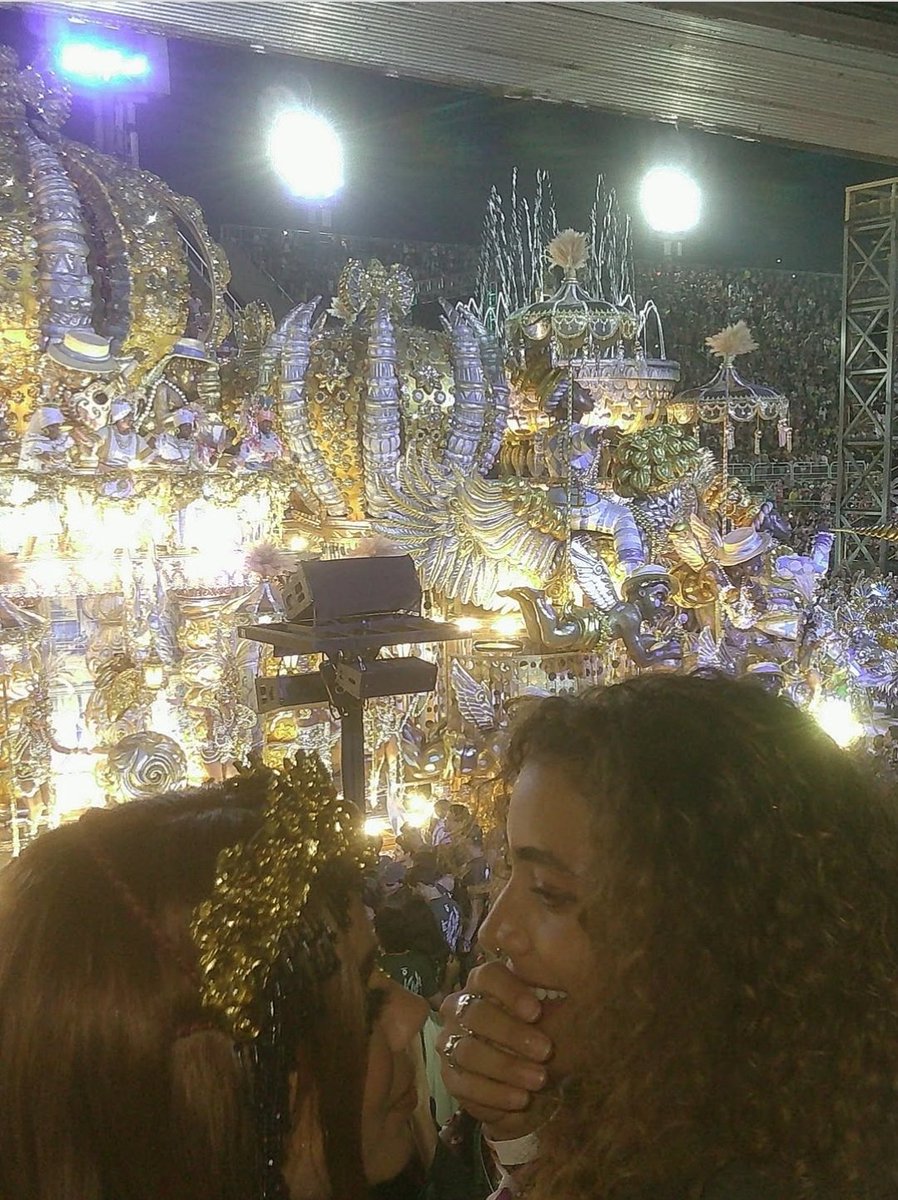 poetizonitta's tweet photo. as vzs eu fico em choque com a existência dessa foto, tipo assim, tudo nela é tão lindo https://t.co/fBY0eIeNee