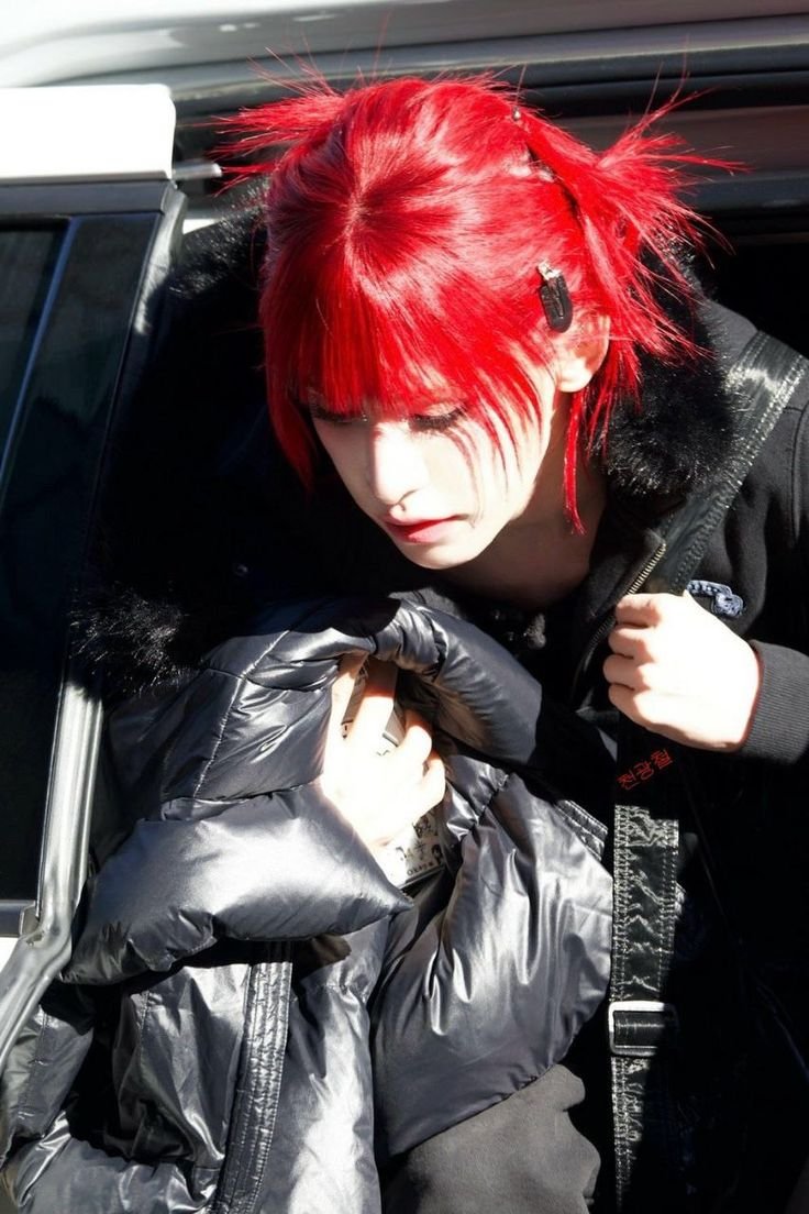 mygfseonghwa's tweet photo. I miss red hair wumuti with cute hairstyles during biii:-p era https://t.co/wo9WwgduQi