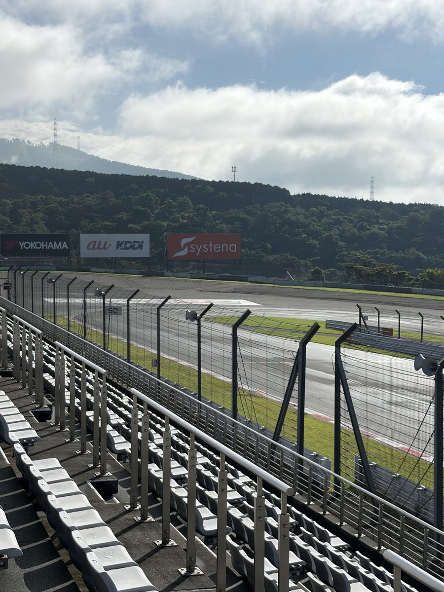 gr86suke's tweet photo. F1🏁見に来ました https://t.co/WRVju8S6CY