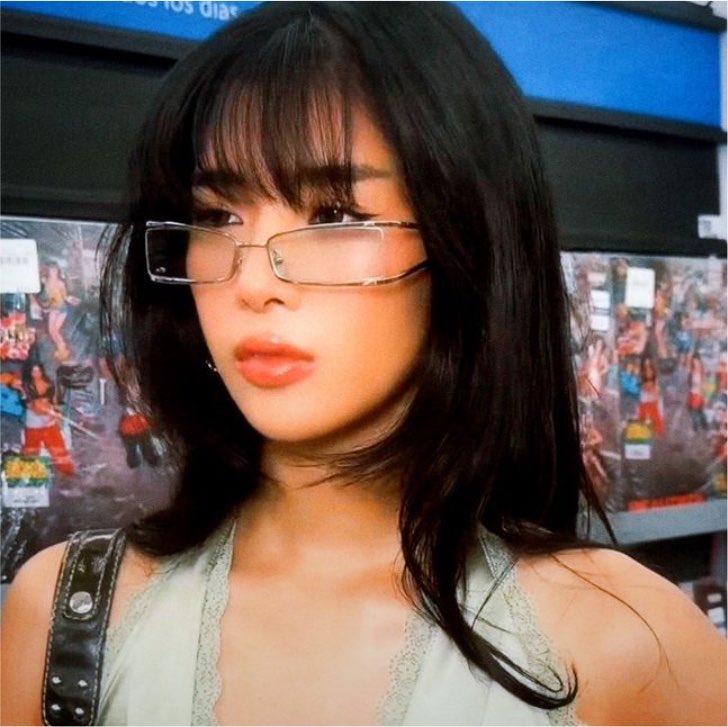 woodsuniversity's tweet photo. 𖤐 𝗪𝗢𝗢𝗗𝗦𝗕𝗢𝗥𝗢 𝗨𝗡𝗜𝗩𝗘𝗥𝗦𝗜𝗧𝗬 

      〚 ɴᴏᴍᴇ:  Ivory Rizo
     ♯ ɪᴅᴀᴅᴇ:  22 anos 
   〘ᴘʀᴏғᴇssᴏʀa ᴅᴇ: Física aplicada e Geografia política 
  ☞ @softdelusional https://t.co/9jll9unnzI
