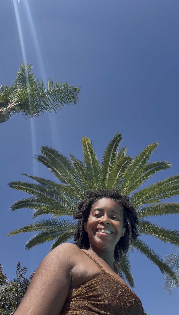 actresspreneur1's tweet photo. 🌴 https://t.co/R0u56JybMb