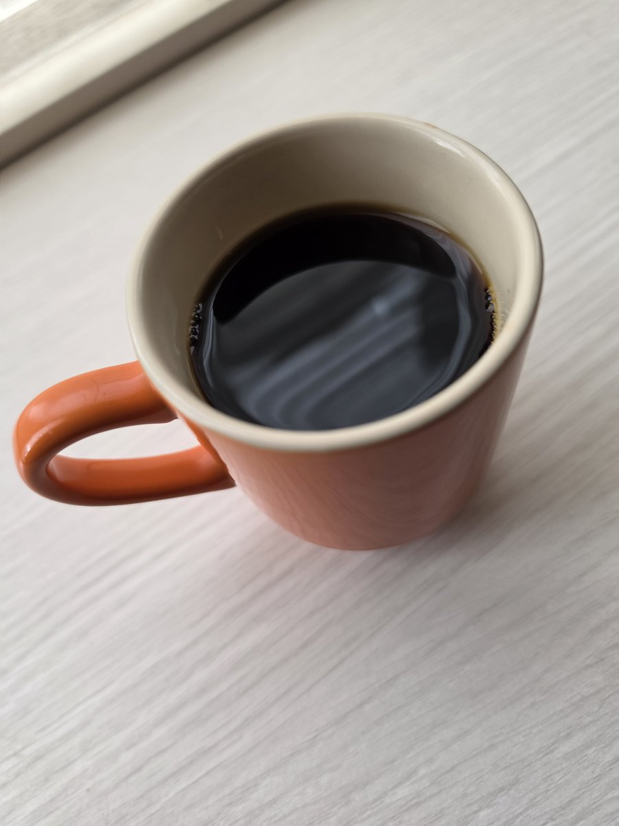 miyaosugadget's tweet photo. おはコヒです☕
自分で焙煎してるコーヒーを毎日自分に淹れてくれるロボットがほしい(^q^)

そんな本日は【福神漬けの日】
埼玉いたときに通ってたカレー屋さんの福神漬けが好きだったなー
たぶん看板メニューだった１キロカツカレーが最高だったですよ🤤

では、素敵な今日を🍀 https://t.co/hRz2ouVkeK