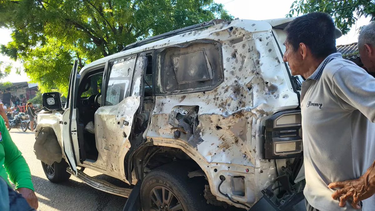 Pulsonews_'s tweet photo. Grave atentado contra comandante de Policía de Puerto Santander, en el área metropolitana de Cúcuta: fue atacado con ráfagas de fusil y explosivos
https://t.co/HtD8ms8xyo https://t.co/29ITO0ZUFQ