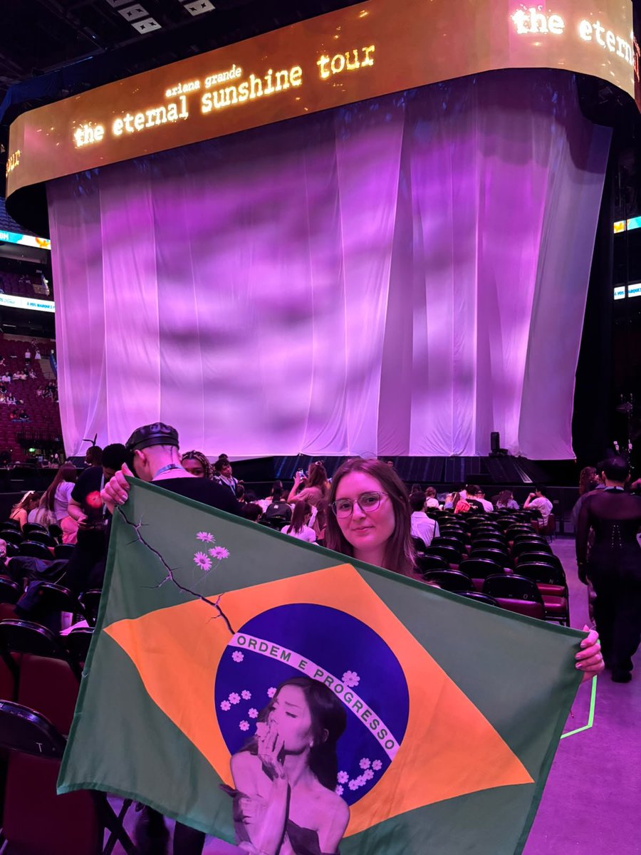 arianagrandebr's tweet photo. 🚨 AGBR IN THE HOUSE TODAY! 🇧🇷

#ESTMontreal https://t.co/zGGKLypInq