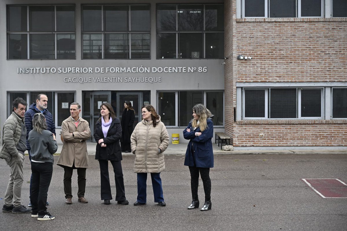 fsusbielles's tweet photo. ¡Obras que integran!

Recorrimos los avances de la construcción de la rampa de acceso para el Instituto Superior de Formación Docente N°86.

El único instituto de formación docente de gestión estatal en la Región 22 que posee la carrera de educación física, y nos llena de orgullo https://t.co/siszDmypiz