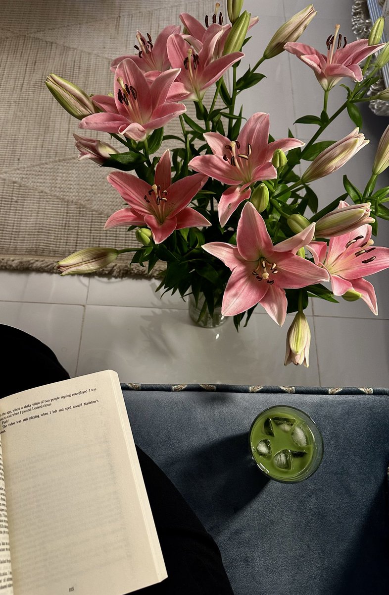 tah0na55's tweet photo. Matcha 🍵 &amp; Flowers 🌺 
It’s like a reward💕💕 https://t.co/1kOKKQYQTL