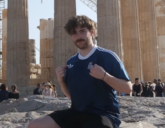 Deeper9u's tweet photo. Sapnap posted his Greece pics, who cheered https://t.co/fHY1BIi980