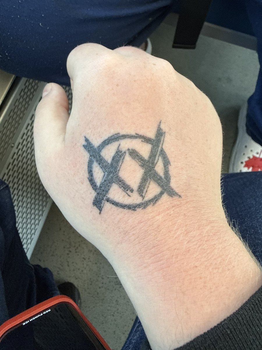 wolfgurlzttv's tweet photo. Mgk tattoo done today it is absolutely amazing and fire ❤️🖤🤟🔥@machinegunkelly #mgk #machinegunkelly https://t.co/WExqKbsMvD