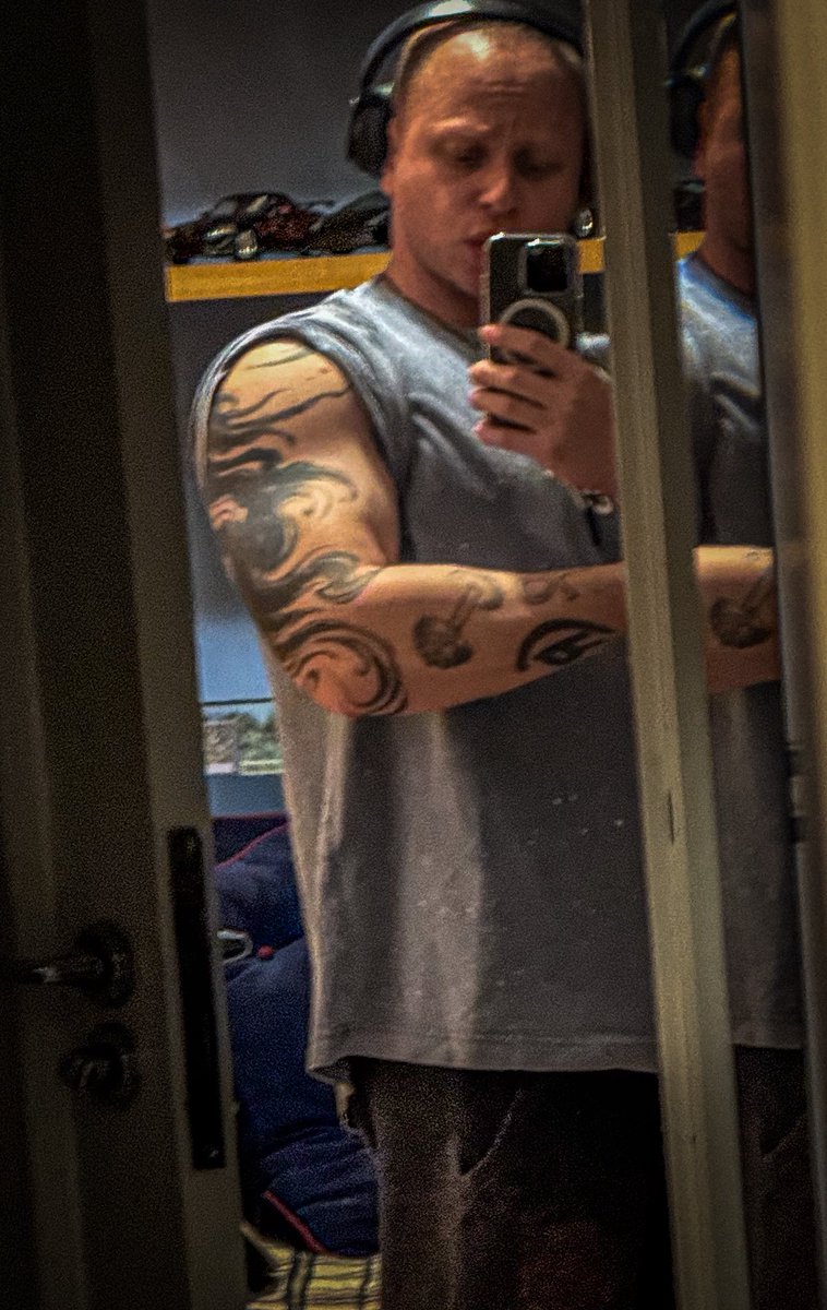 Raphaelicamilo's tweet photo. #bodybuilding https://t.co/cMeujHgSqF