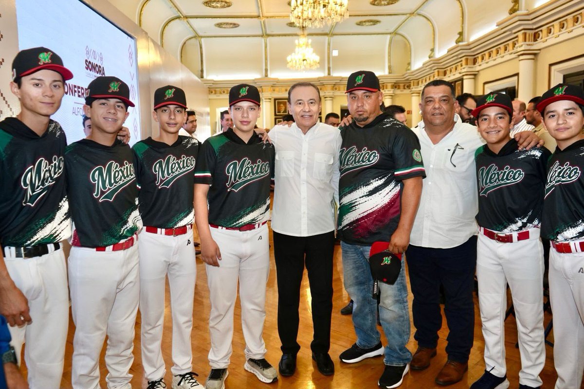 AlfonsoDurazo's tweet photo. Durante la conferencia de prensa semanal, felicitamos a nuestro equipo de béisbol infantil, campeón nacional, que representará a México en el Cal Ripken Baseball 2026, en Branson, Missouri.

¡Vamos con todo, campeones!

#sonorasetransforma #tierradeoportunidades https://t.co/Nu2SVSv2Md