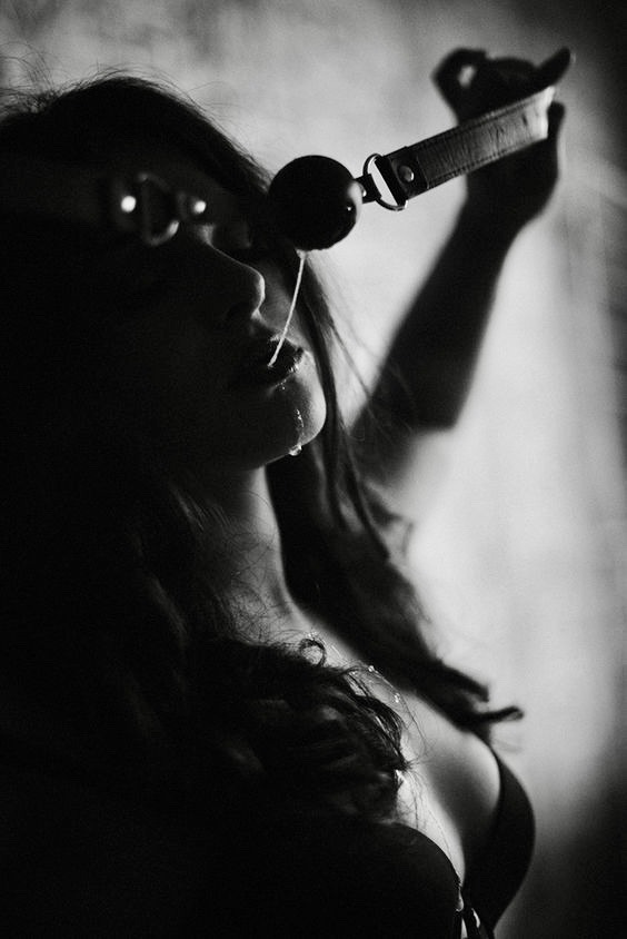 BDSMHubDaily's tweet photo. There’s beauty in surrender. #BDSM https://t.co/W2SsriDQJw