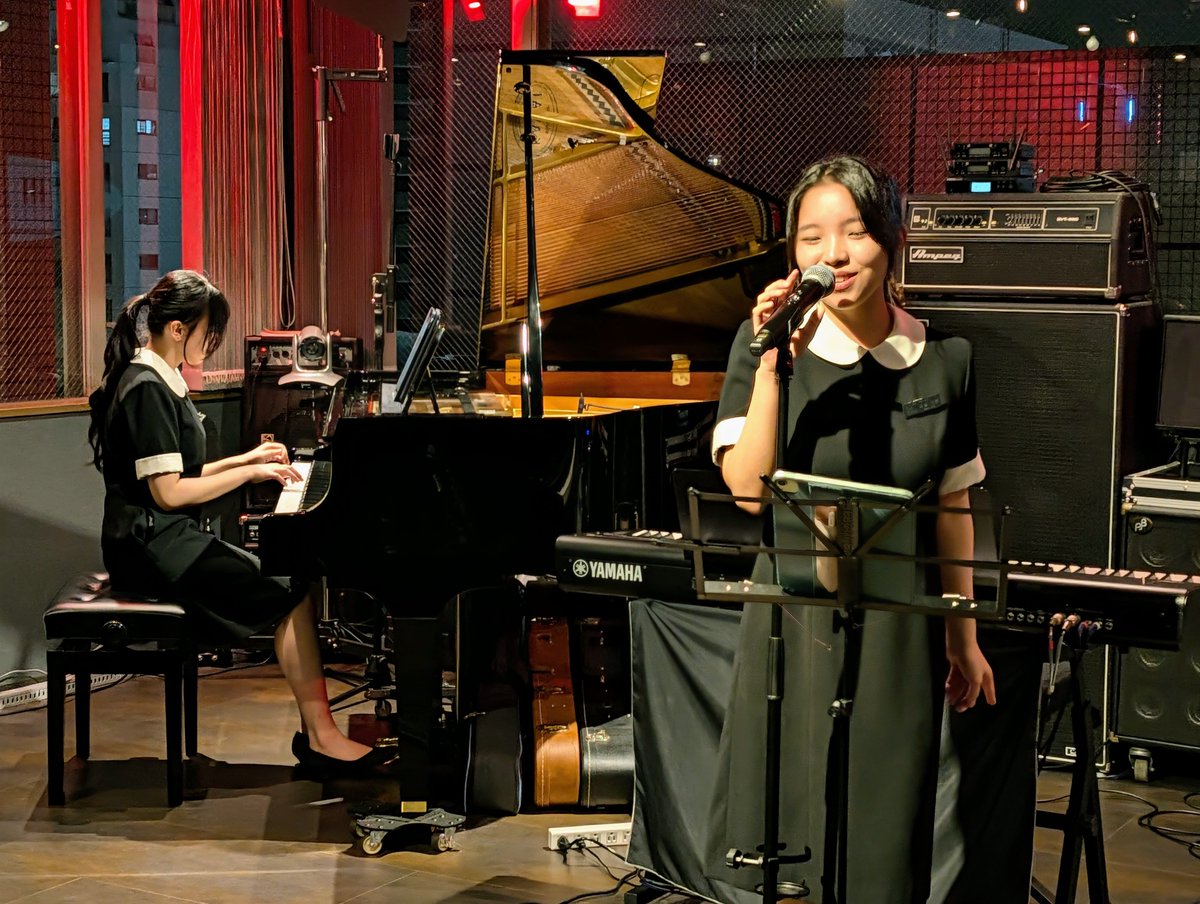 diningbar52's tweet photo. 💬当店で4年半アルバイトしておりました国立音楽大学 ジャズ専修生の「馬場百絵」が、9月から米国バークリー音楽大学に特待生として留学することになりました

今週末の公演が当店最後の出演となります、ぜひ壮行公演に足をお運びください🙇

#東村山 #西武新宿線 #久米川 #jazz #JPOP #ライブ https://t.co/tOlG4pZWOa
