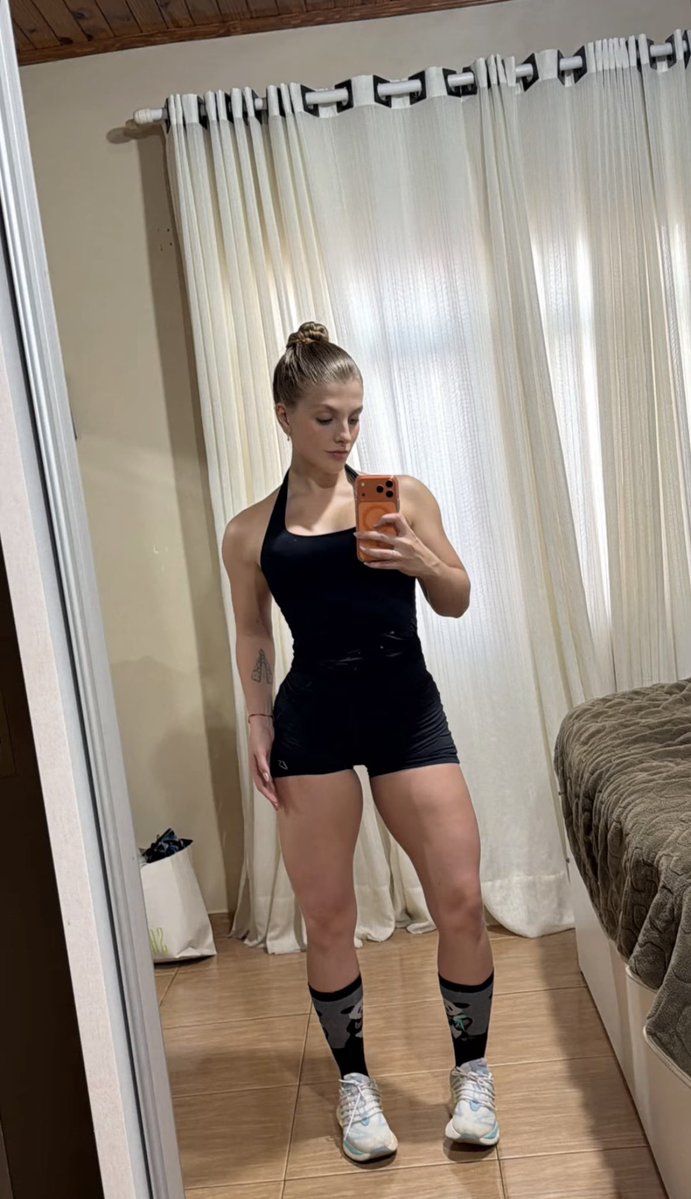 luanahildbrandd's tweet photo. ¿Vamos a entrenar? https://t.co/ni3WOVN574