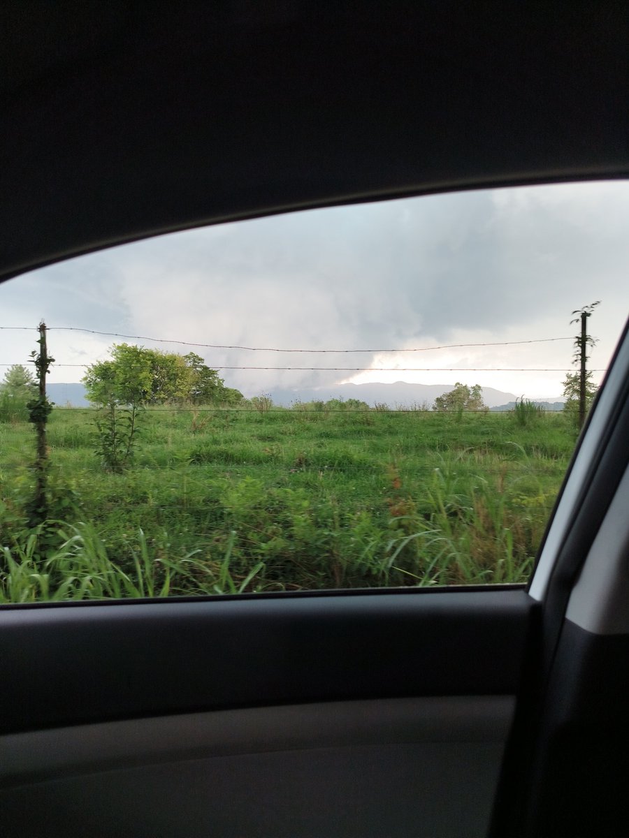 ryanhallyall's tweet photo. WOW

Barbarie caught this from Blount County a little while ago, right as the Happy Valley tornado warning went out. https://t.co/2JKsO07HFU