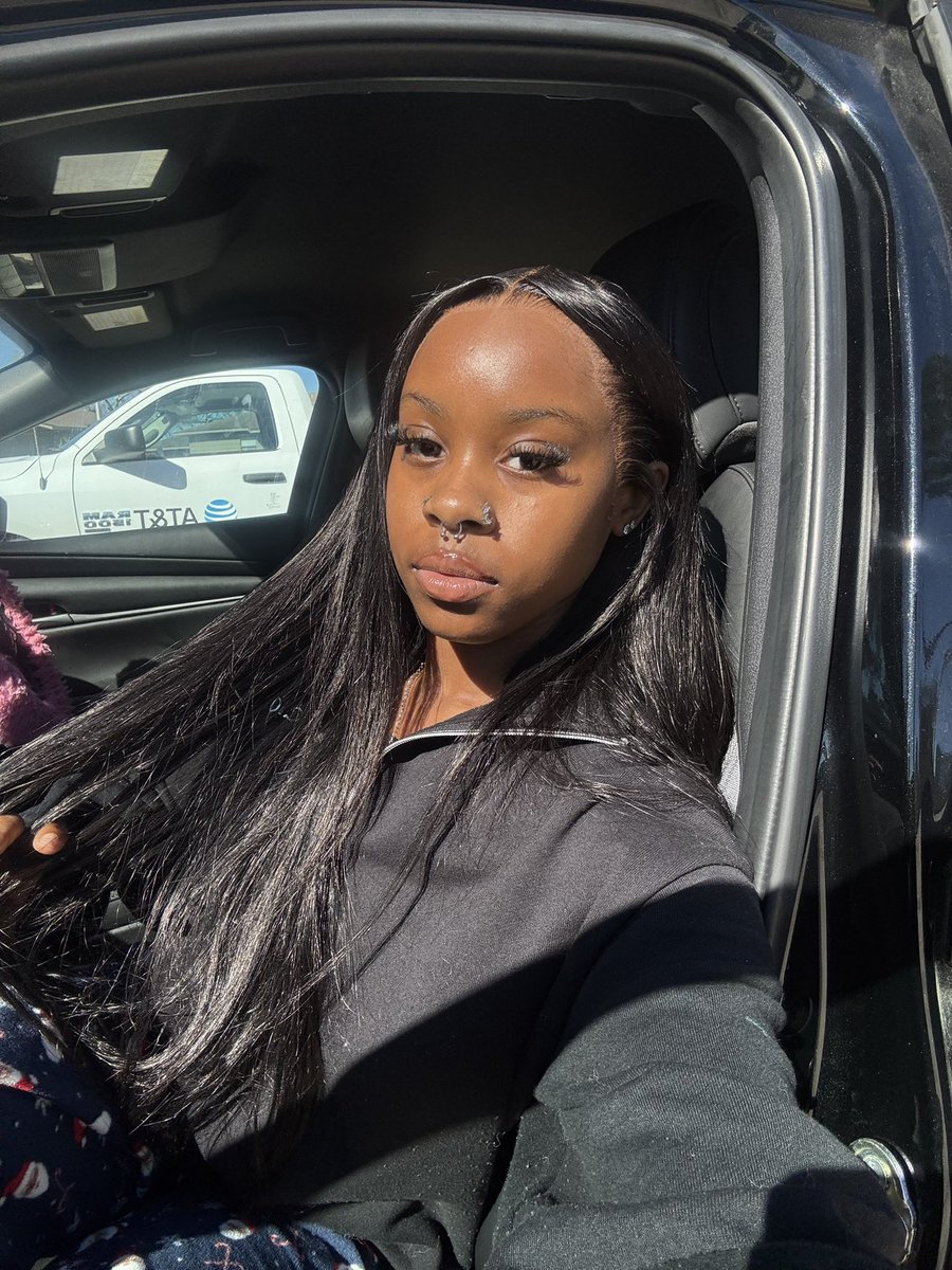 tiffb3loaded's tweet photo. i love my face 😍. its really no makeup vs makeup. https://t.co/PJdb3Qf80B