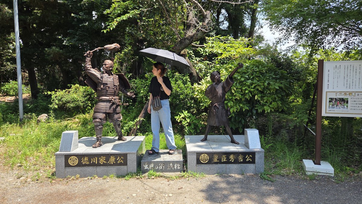 34temisu's tweet photo. いつも帰るときは半分仕事で帰るからバタバタしてたけど今回は貸してた衣装、扇子、木刀の回収のみだったのでほぼ遊び！！
ずっと日傘持ってたのに顔が日焼けしてるのなんで？ https://t.co/qiZ5aiRudU