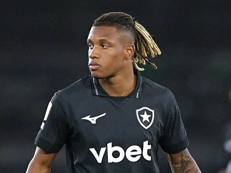PacoBelmonte_'s tweet photo. 🚨🚨 EXCL: Botafogo recuou e tentou vender Danilo ao Palmeiras hoje por € 28 mi, após o desgaste entre clube e atleta, que recusou ir ao Zenit.

O Verdão agradeceu, mas recusou. Danilo já fez o 13º jogo no Brasileirão pelo Botafogo e não pode defender o Palmeiras na competição. https://t.co/yLbtj8QRIs