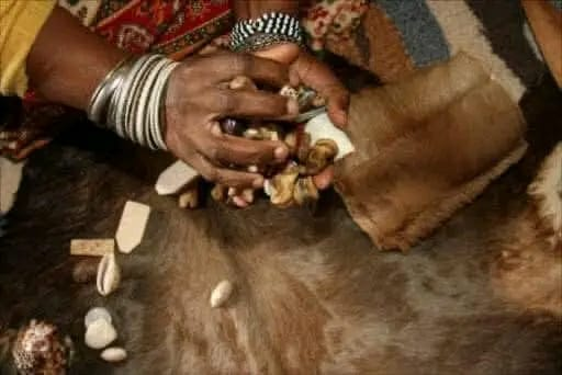 MrksPSLClub's tweet photo. 🚨BREAKING 🗞️ 

Highly rated SANGOMA from KZN Kwamhlabuyalingana confirmed that Kaizer Chiefs is going to win League next season without a single defeat 😳

This is the same Sangoma who predicted that Orlando Pirates was going to lose against St Lupopo in CAF last season and it happened.