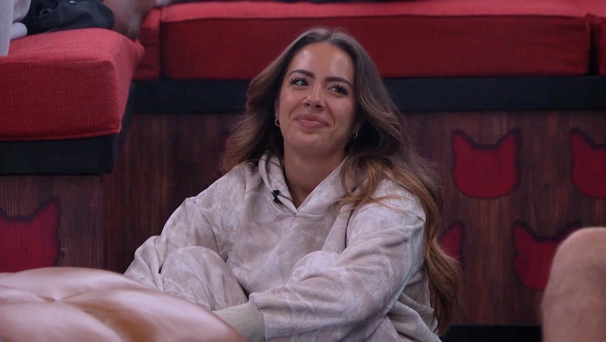 89razorskate20's tweet photo. ⏳WEEK 3, REPOST &amp; LIKE If You’re Team DEE! #BB28 https://t.co/O2YSbn5EJD