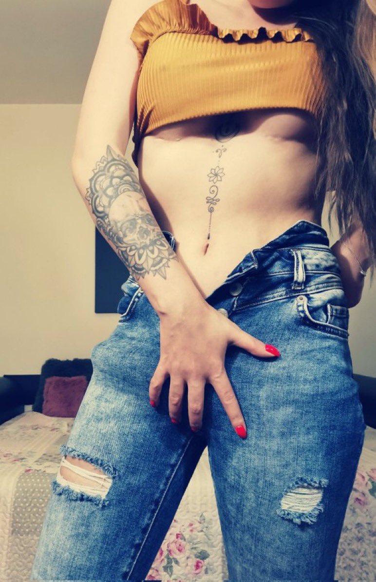 Transcassimp1p's tweet photo. Are you into girls with something extra to play with? 🙈 https://t.co/21bc6Aywev
