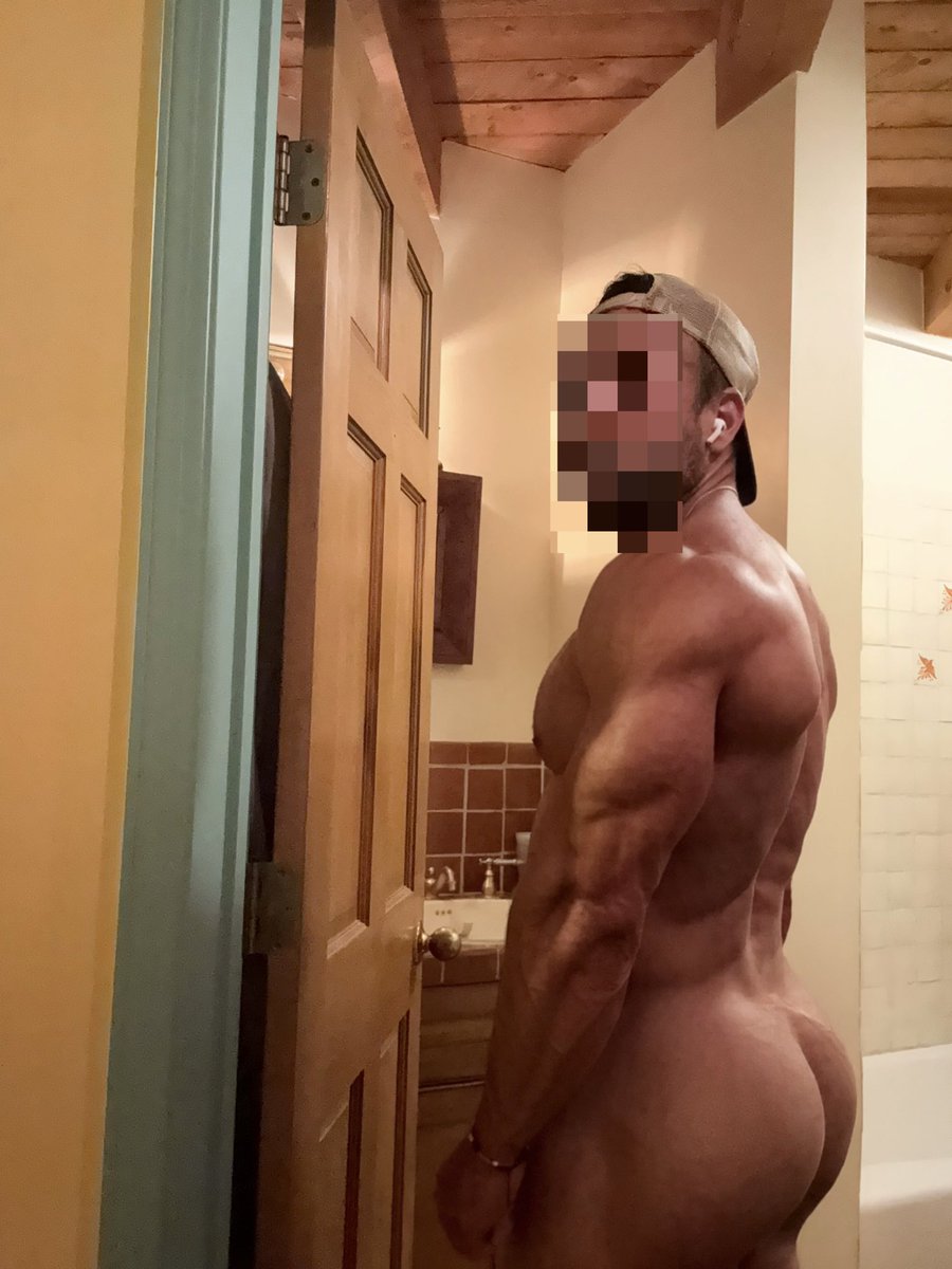 SubmissiveHimbo's tweet photo. Cock worship is basically my religion at this point. I love the attitude, the masculine arrogance, the confidence—the whole fucking fantasy of an alpha knowing exactly how obsessed his submissive himbo is with him 🍑 https://t.co/IKaTKPannW