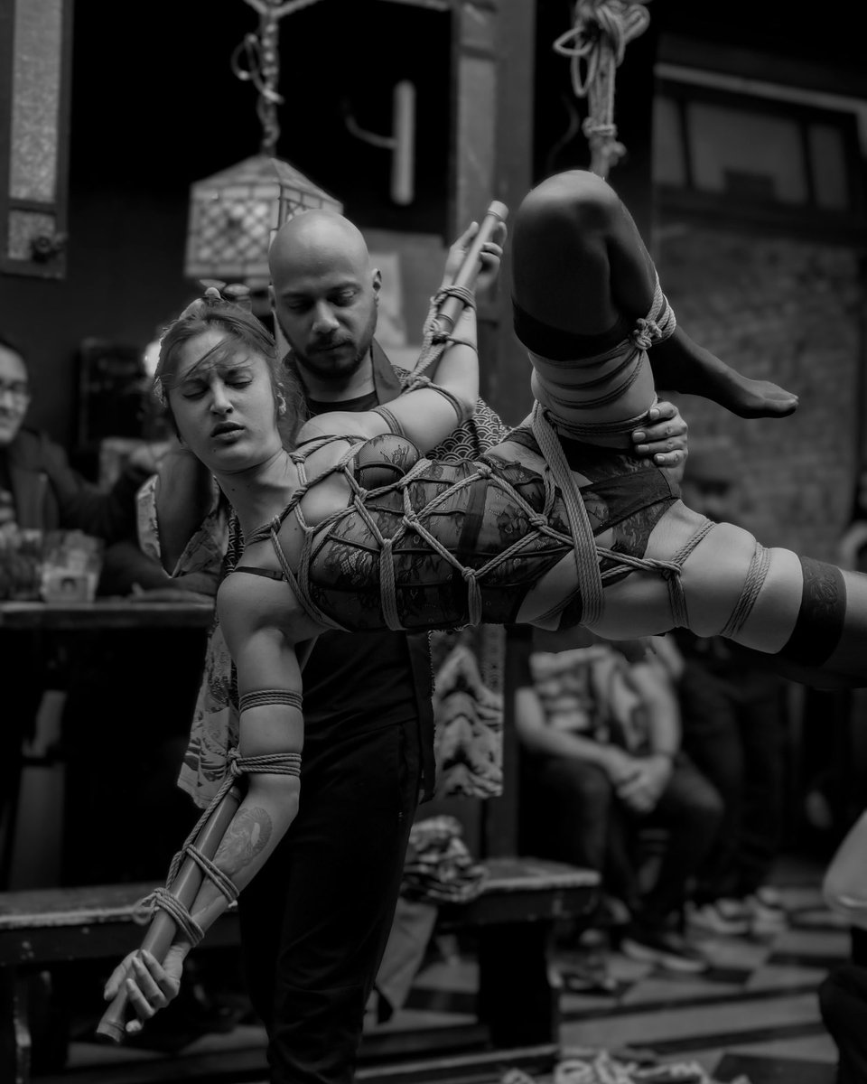 ShibariValencia's tweet photo. Shibari por Venezuela 

Modalidad Híbrida: 🌎 Podrás sumarte a la transmisión online desde cualquier parte del mundo o asistir de forma presencial en nuestro espacio en Valencia para compartir la experiencia en comunidad.

#shibarivenezuela https://t.co/CHkiio5vfw
