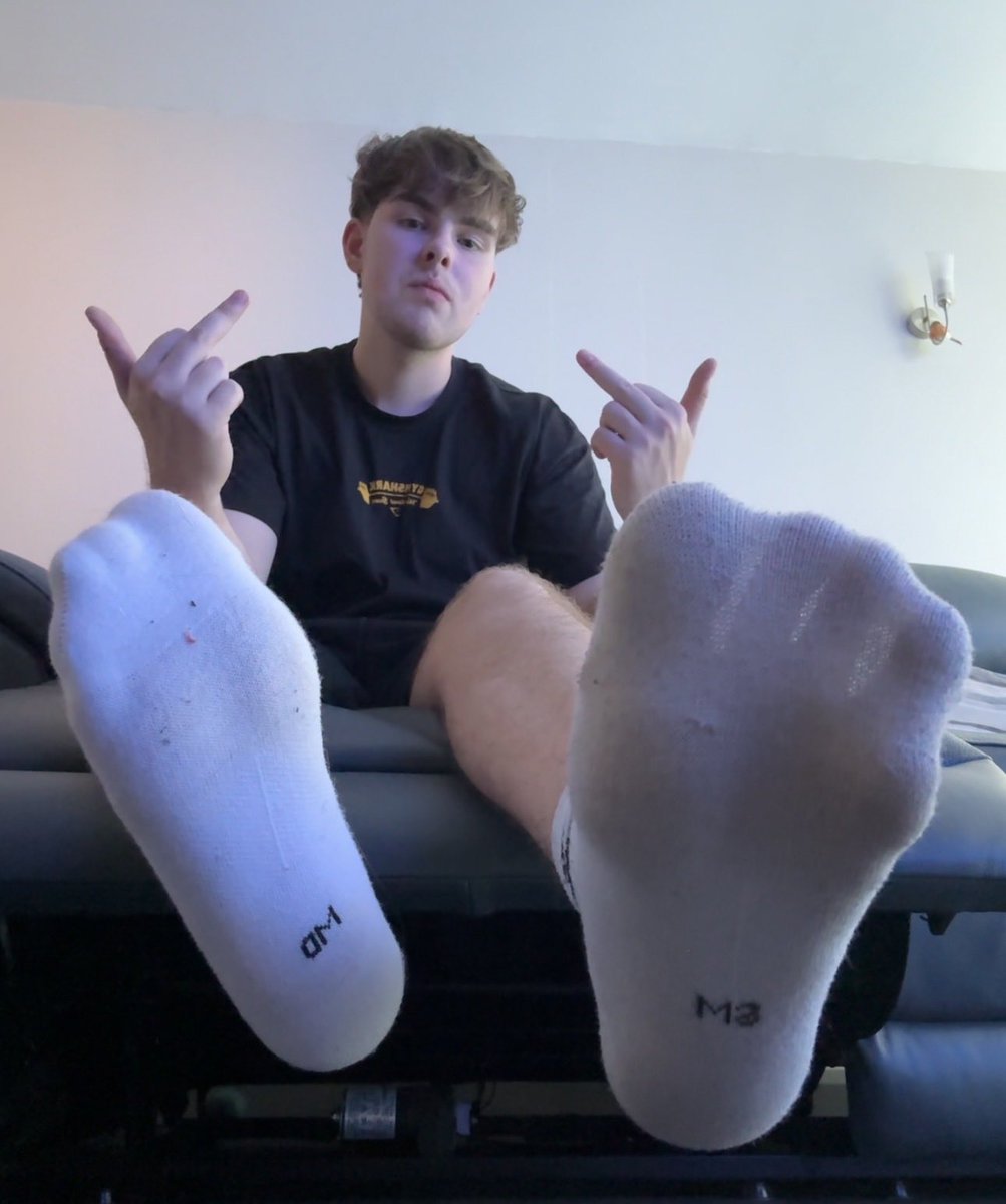 AlphaLiam28's tweet photo. What’s your thoughts of me selling socks on a platform and just sending them straight to your door https://t.co/BLHWG99jkm