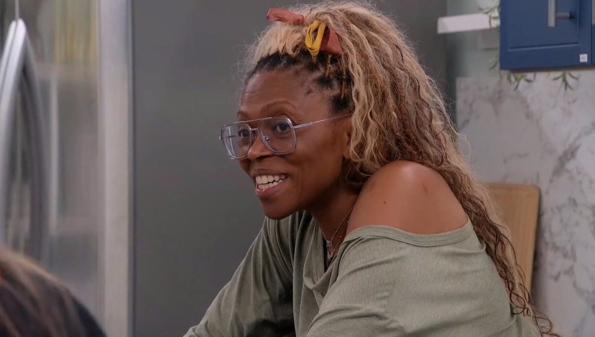 89razorskate20's tweet photo. ⏳WEEK 3, REPOST &amp; LIKE If You’re Team LA TRICE! #BB28 https://t.co/Gj9PhjlLGc