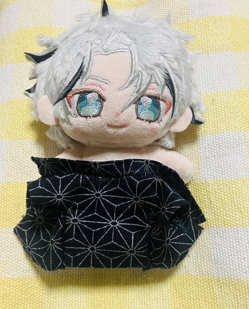 cho_cozo's tweet photo. 家にあった100均の布で浴衣作ってみようと思って10cmぬい用の型紙でやってて
途中で合わせてみたら小さくて入らなかったー💦

#いつぬいが見られるタグ https://t.co/COKkApUXWp