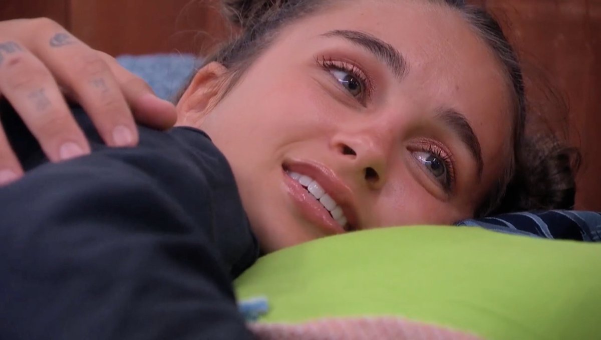 89razorskate20's tweet photo. ⏳WEEK 3, REPOST &amp; LIKE If You’re Team LYRIC! #BB28 https://t.co/zgIZzLY0sw