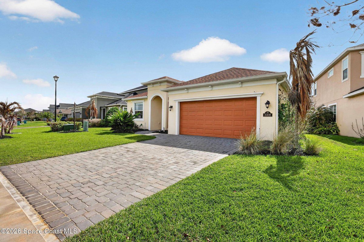 Magnoliaangel80's tweet photo. Under Contract in Sierra Cove! 🎉  

This 3-bed, 2-bath 2020-built home with an upgraded white kitchen, granite counters, and covered lanai drew strong interest—well-kept homes in Melbourne are moving quickly.  

See more: https://t.co/Hk7RpOLyH0  

#MelbourneFL #UnderContract https://t.co/jmWyW5kuVO