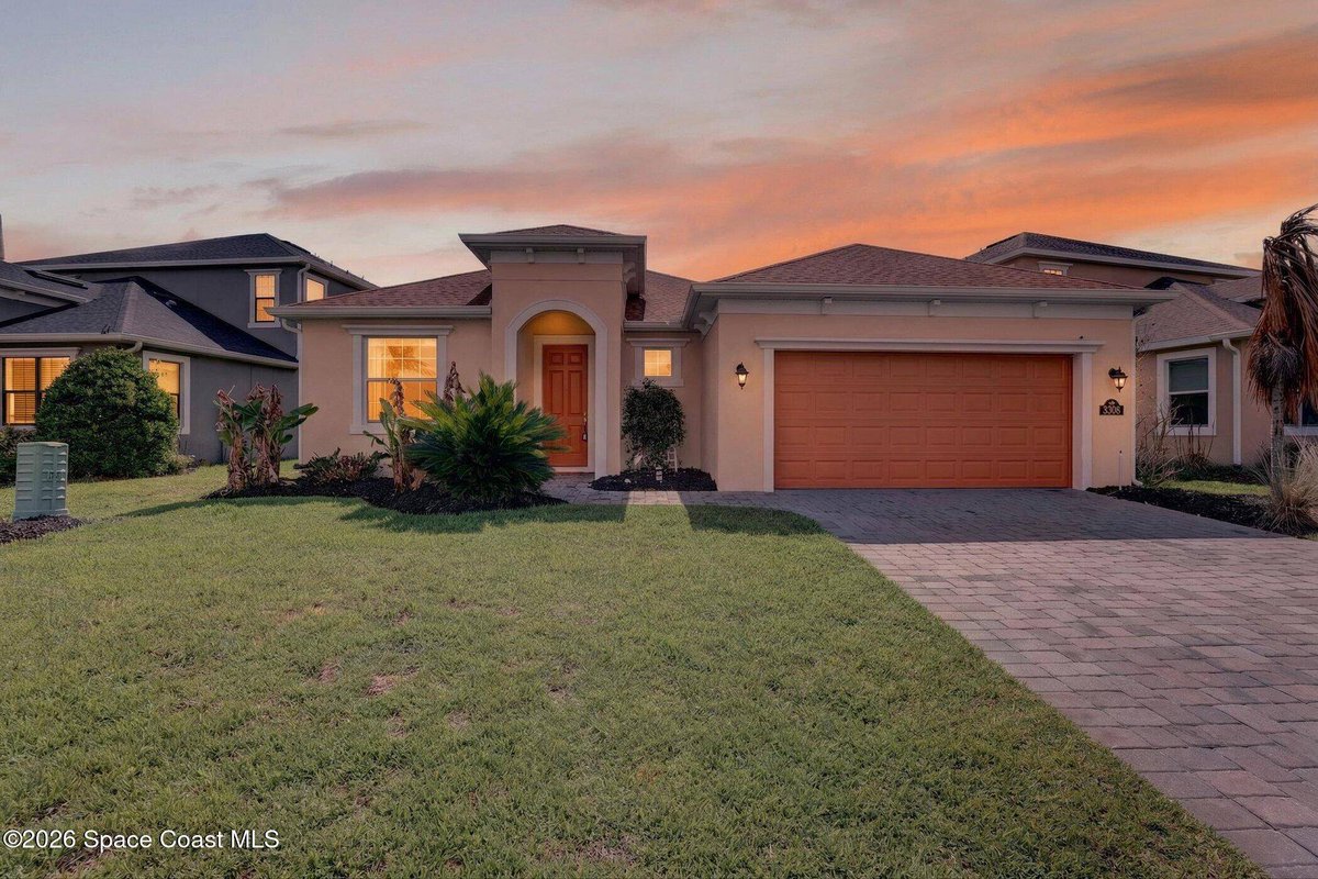 Magnoliaangel80's tweet photo. Under Contract in Sierra Cove! 🎉  

This 3-bed, 2-bath 2020-built home with an upgraded white kitchen, granite counters, and covered lanai drew strong interest—well-kept homes in Melbourne are moving quickly.  

See more: https://t.co/Hk7RpOLyH0  

#MelbourneFL #UnderContract https://t.co/jmWyW5kuVO