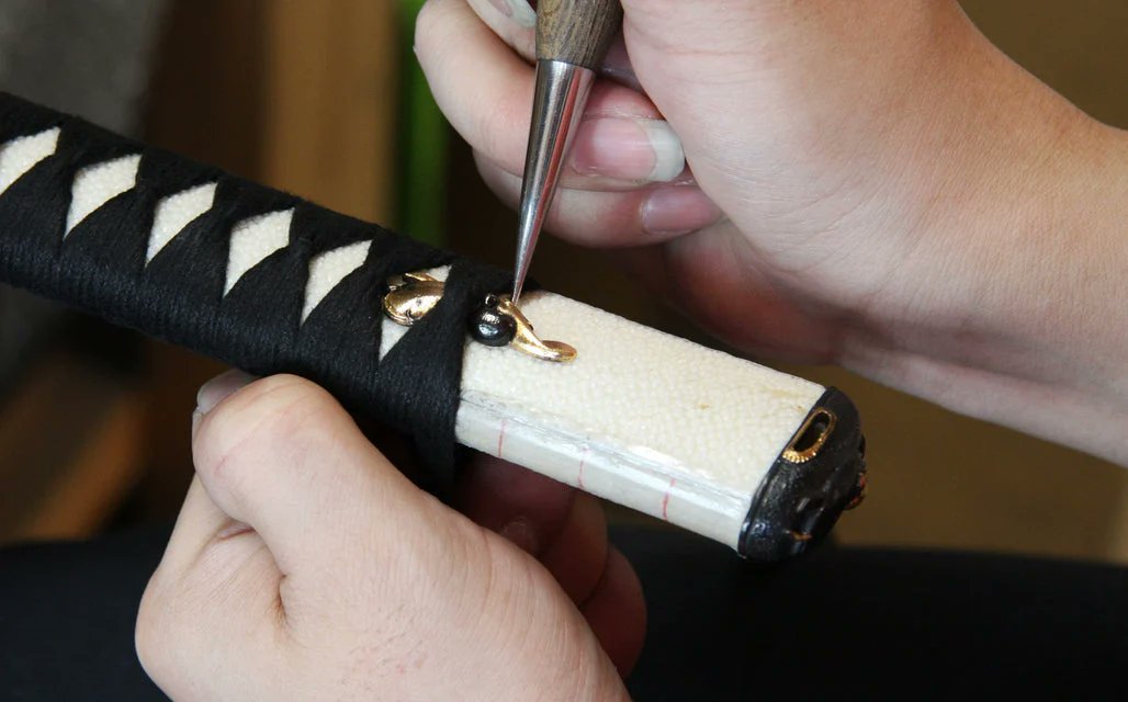 kyoto_tozando's tweet photo. The Tsuka — How to Tell a Genuine Handle from a Factory-Made Imitation
https://t.co/F2C1wiceFs
#tozando #japanesesword #samuraisword #bushido #bushi #batto #shinken #katana #samurai #nihonto #antique #antiquesword #japaneseswords #samuraiswords #antiqueswords https://t.co/2pQO79YLGf