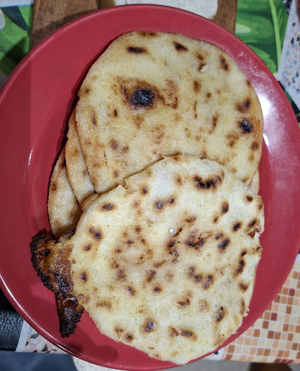 pao_renderos's tweet photo. Ayer hice pupusas, por primera vez preparé chicharrón y quedaron bastante bien. https://t.co/2BZ7IG4819