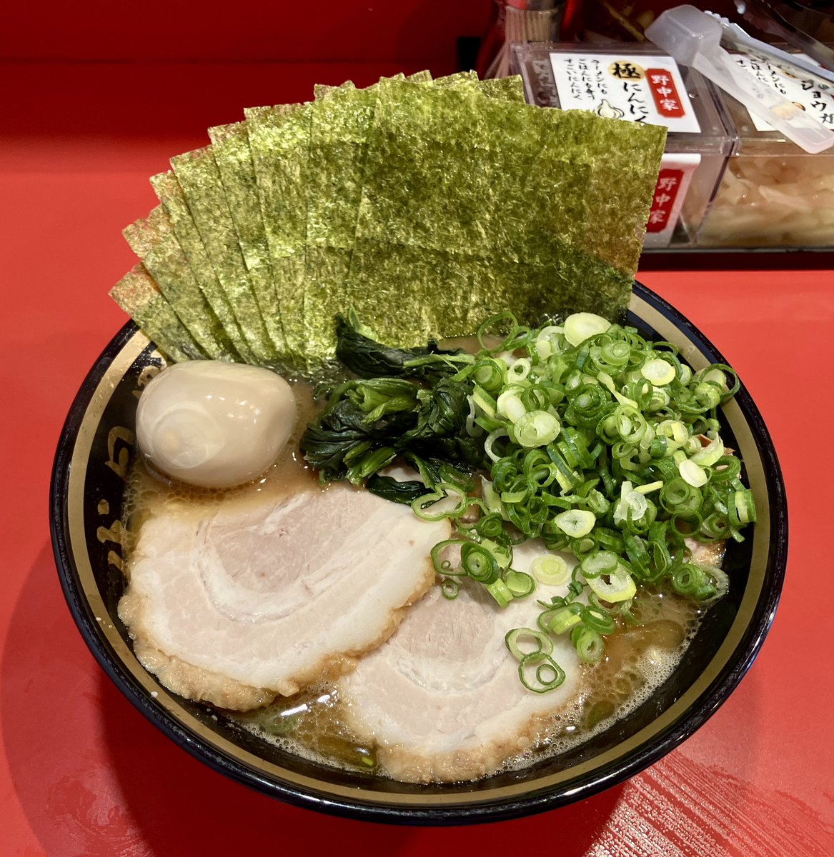 9Nonakaya's tweet photo. 浦和の九代目野中家です

本日も通常営業となります。

当店では期間限定で
11:00〜14:00の時間帯は
ライス無料&amp;食べ放題のサービスを行っております🍚🉐

⚠️麺類をご注文のお客様に限ります⚠️

ライス最強のお供『裏ガッパ』も
もちろん食べ放題‼️

ぜひご利用下さい😊

#九代目野中家
#家系ラーメン https://t.co/QrN7jiH59e