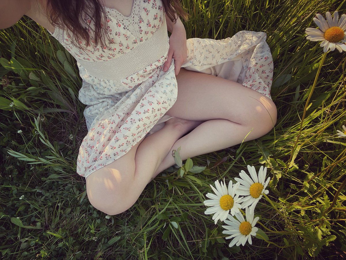 Mabelleeloves's tweet photo. Posted my first video😊 

https://t.co/Yas4gfd0sF

#outside#funinthesun#onlyfans#fingering https://t.co/5xtM6nVIAE