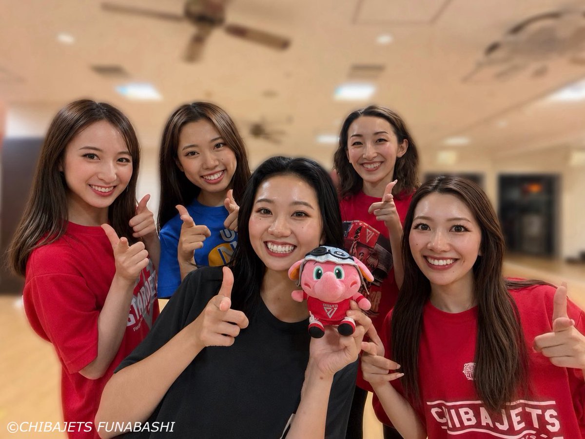 STARJETS_member's tweet photo. おはようございます☀️
#Hanaka です！

昨日投稿した写真の正解は、ルーキーのFuka、専属メンバーのEna・Kotoneでした✨
日々、多くのメンバーからスキルを学び、刺激を受けています！

各地で不安定な天候や状況が続いています、
皆さまどうか安全第一でお過ごしください🍀
#STARJETS #千葉ジェッツ https://t.co/dOXGYYCJIH