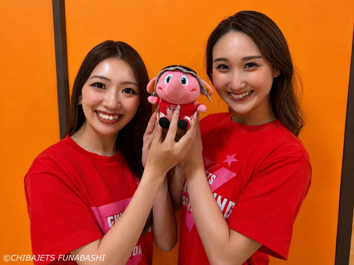 STARJETS_member's tweet photo. おはようございます☀️
#Hanaka です！

昨日投稿した写真の正解は、ルーキーのFuka、専属メンバーのEna・Kotoneでした✨
日々、多くのメンバーからスキルを学び、刺激を受けています！

各地で不安定な天候や状況が続いています、
皆さまどうか安全第一でお過ごしください🍀
#STARJETS #千葉ジェッツ https://t.co/dOXGYYCJIH