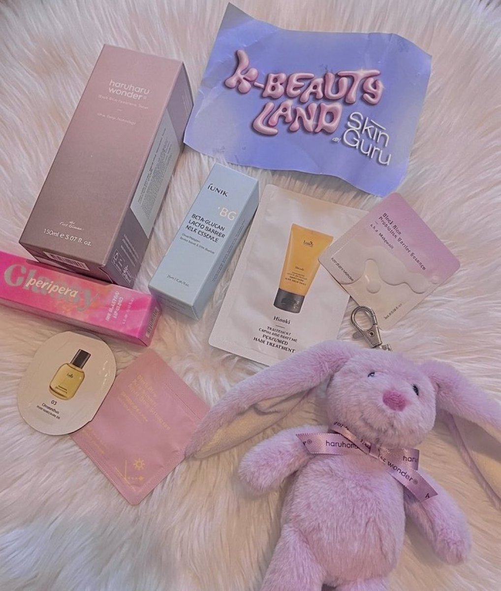 Diablesse_Elora's tweet photo. Tout juste reçu les PRODUITS de soins coréens LES PLUS MIGNONS. Le sub qui a payé pour ceux-ci va manger du pain moisi pendant quelques jours parce qu'il a envoyé ses derniers fonds restants, LOL

#findom #feets #pieds #domina #moneyslave #soumis #moneymiss #feetfetish https://t.co/opi9RxcLxr