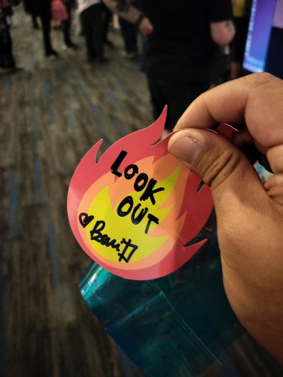 mandowin's tweet photo. @BeniDoki i briefly* took off from Offkai Live to redeem your goodie bag.

*the queue to enter the 18+ store took about 30 minutes. i promptly return to continue attending OKL https://t.co/u4NvxpZb1F