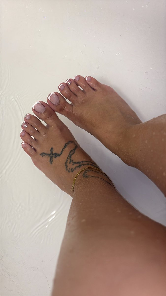 sadisticgianna's tweet photo. Wet 💦 https://t.co/vO63uKfW44